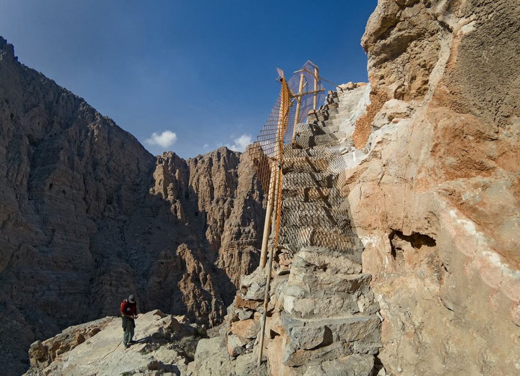 wadi naqab uae mountains hiking guide