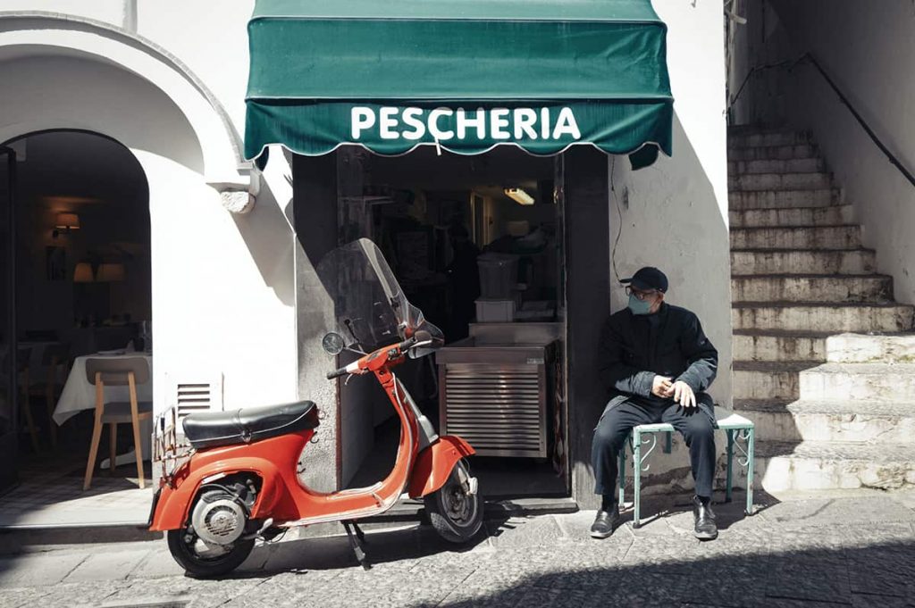 tips for driving in sicily, red vespa