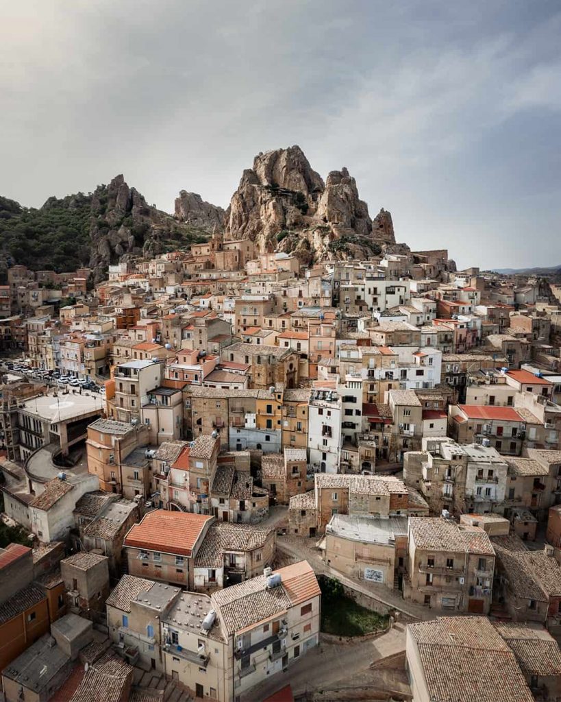 best small mountain towns in sicily- gagliano castelferrato