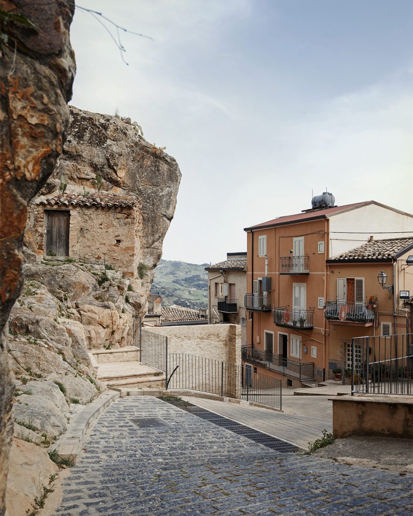 gaglioano castelferato old town sicily