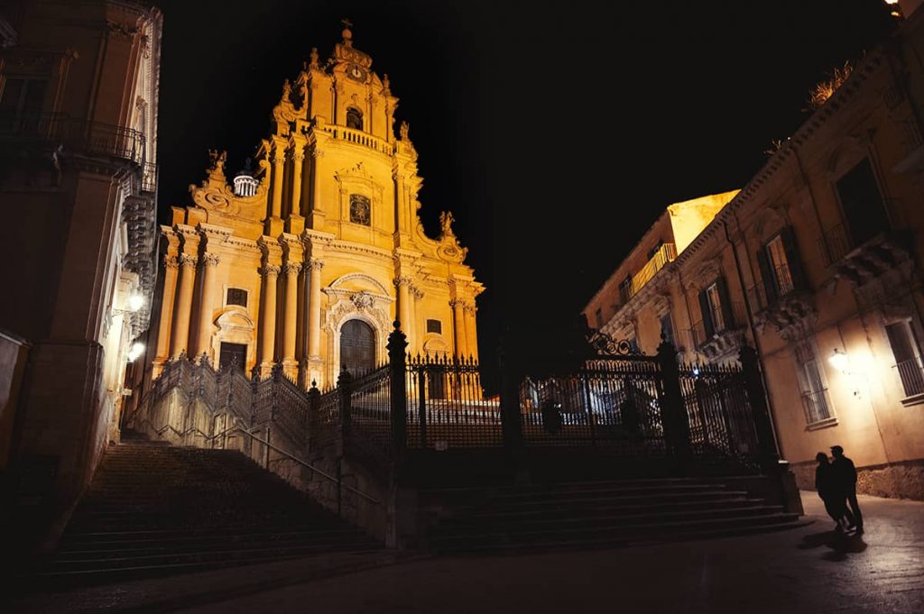 ragusa ibla duomo di san giorgio at night with lights