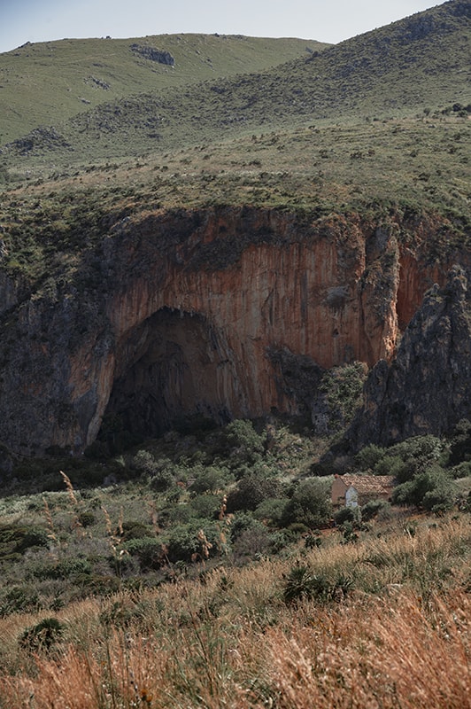 Zingaro nature reserve hike in sicily, grotta dell'uzzo