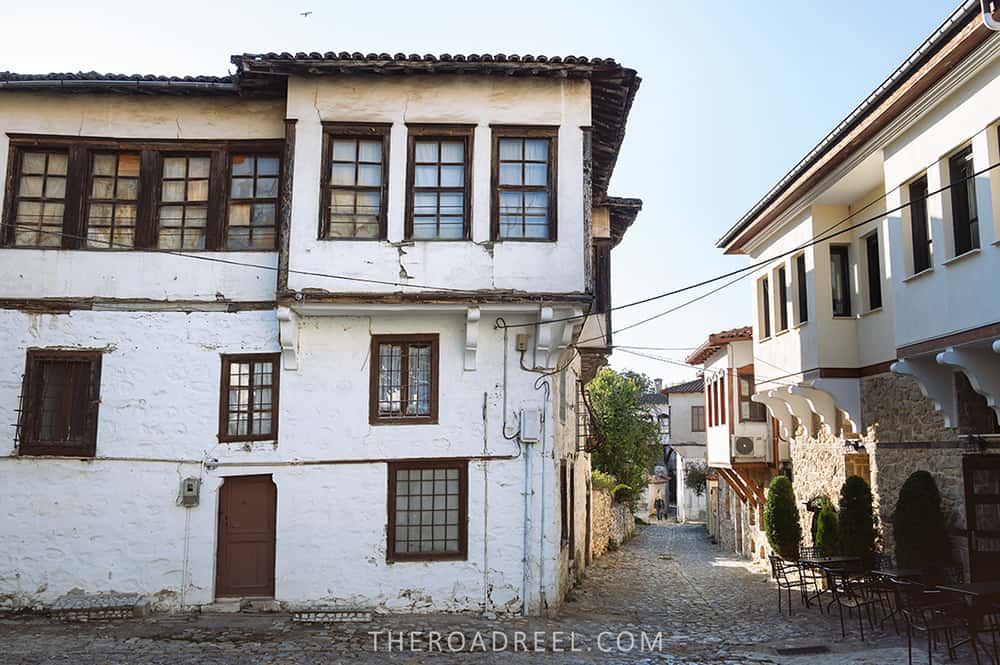 Travel guide to Kastoria, Greece: Doslo quarter with old Ottoman houses