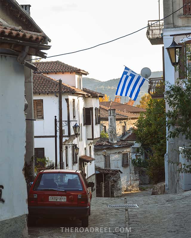 Travel guide to Kastoria, Greece: Doslo quarter with old Ottoman houses