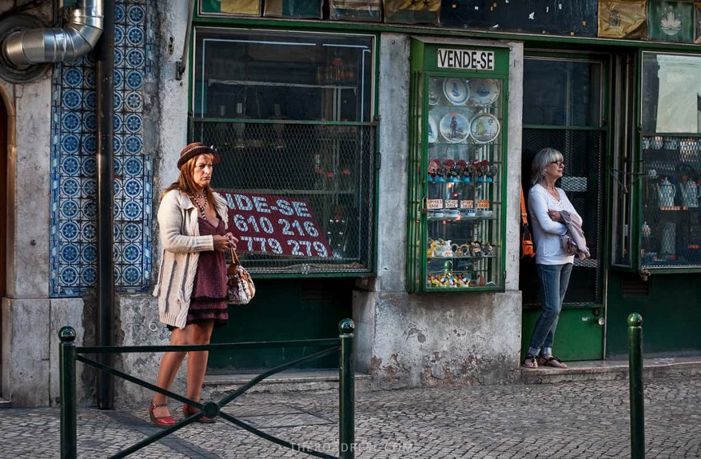 Rua Nova do Carvalh, Cais do Sodre before the Pink street