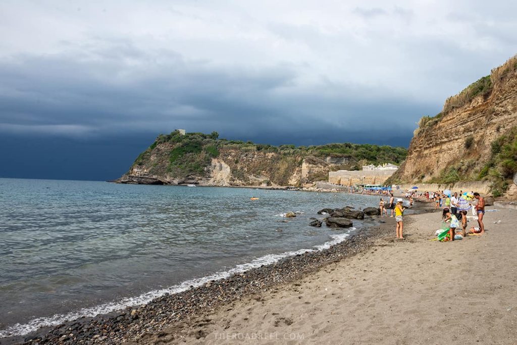 Procida beaches-Cala del Pozzo Vecchio (Spiaggia del Postino)