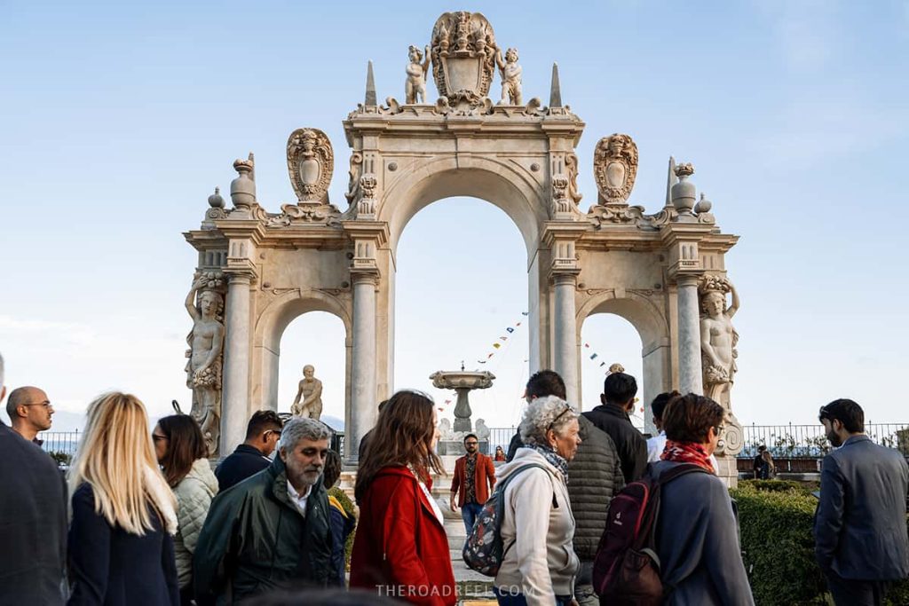 Naples in 2 days: Fontana del  Gigante