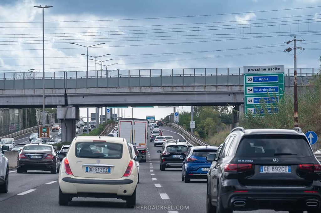 Renting a car in Rome: traffic on the ring road A90